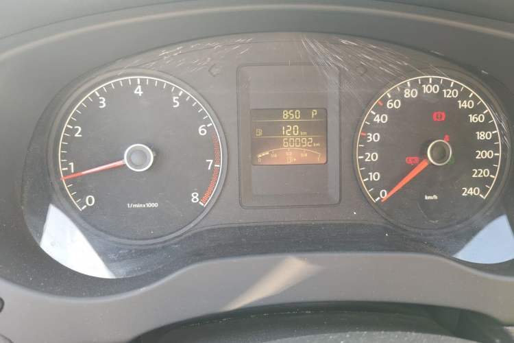 Used Volkswagen Sagitar 2012 1.6L Automatic Fashion Edition Odometer Close Up