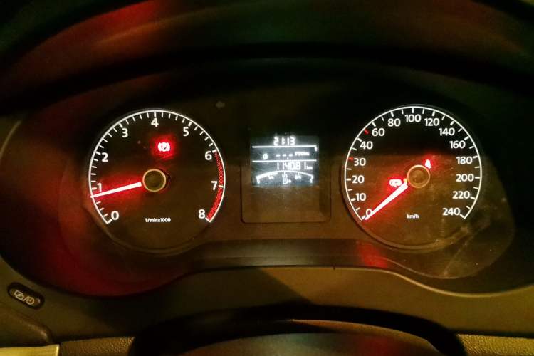 Used Volkswagen Sagitar 2012 1.6L Manual Comfort Model Odometer Close Up