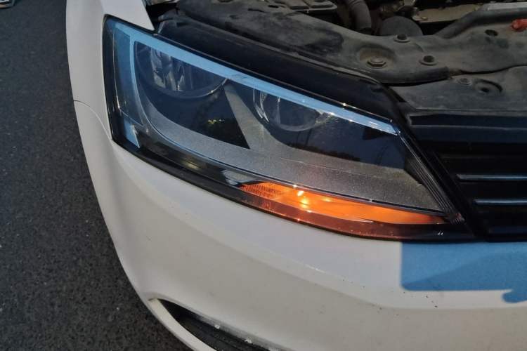 Used Volkswagen Sagitar 2012 1.4TSI Automatic Fashion Edition Right Front Headlight