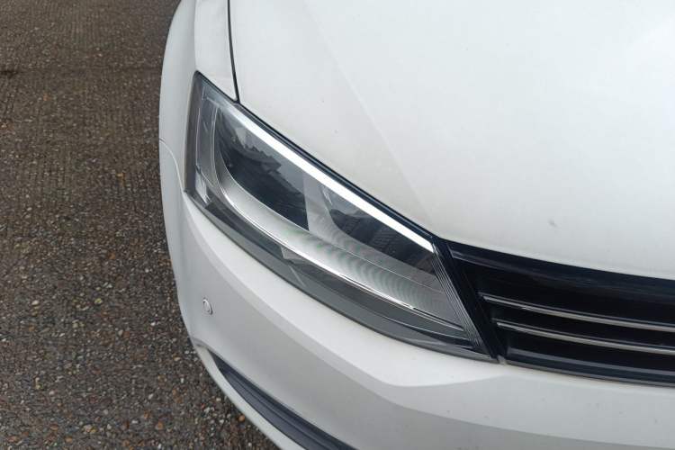 Used Volkswagen Sagitar 2012 1.4TSI Automatic Luxury Edition Right Front Headlight