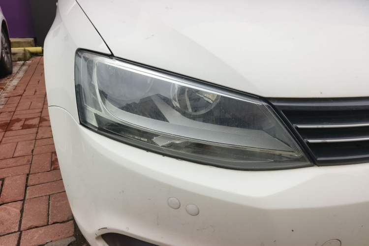 Used Volkswagen Sagitar 2012 1.6L Automatic Comfort Edition Right Front Headlight