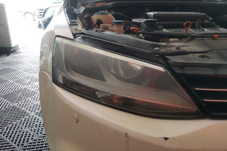 Used Volkswagen Sagitar 2012 1.6L Automatic Comfort Edition Right Front Headlight