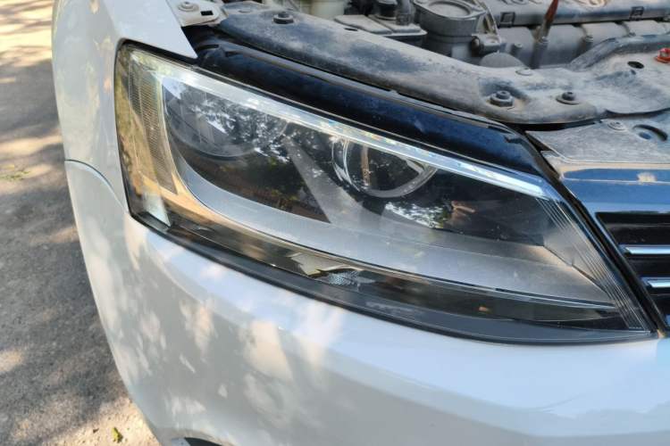 Used Volkswagen Sagitar 2012 1.6L Automatic Comfort Edition Right Front Headlight
