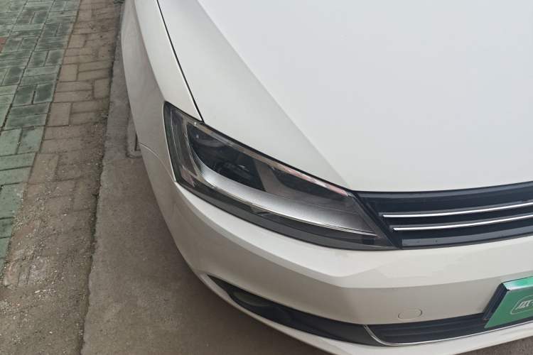 Used Volkswagen Sagitar 2012 1.6L Automatic Comfort Edition Right Front Headlight