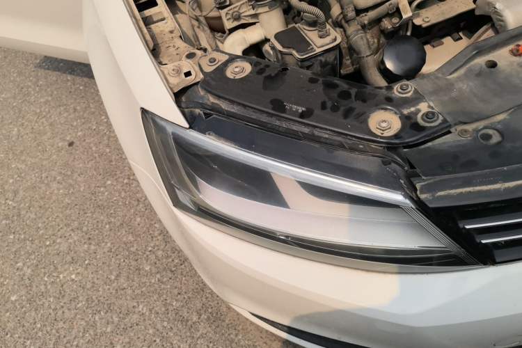 Used Volkswagen Sagitar 2012 1.4TSI Automatic Fashion Edition Right Front Headlight