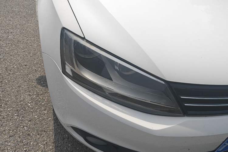 Used Volkswagen Sagitar 2012 1.6L Automatic Comfort Edition Right Front Headlight