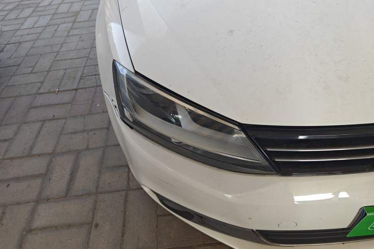 Used Volkswagen Sagitar 2012 1.6L Automatic Comfort Edition Right Front Headlight