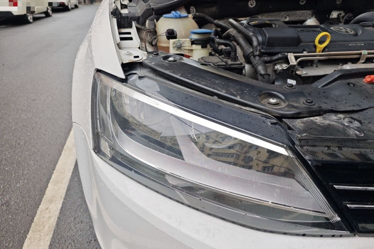 Used Volkswagen Sagitar 2012 1.4TSI Automatic Luxury Edition Right Front Headlight