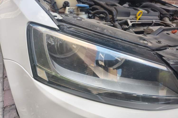 Used Volkswagen Sagitar 2012 1.4TSI Automatic Flagship Edition Right Front Headlight