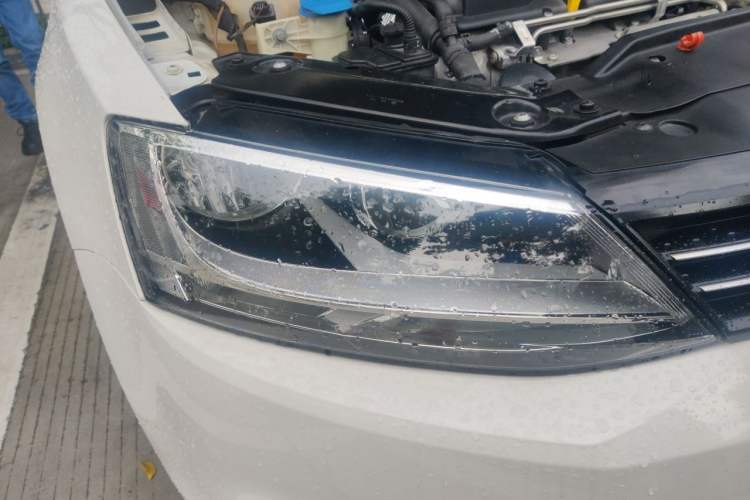 Used Volkswagen Sagitar 2012 1.4TSI Automatic Fashion Edition Right Front Headlight
