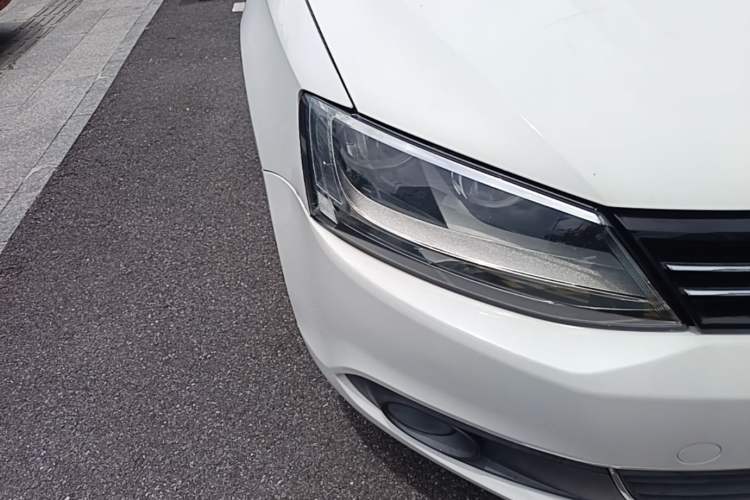 Used Volkswagen Sagitar 2012 1.6L Automatic Comfort Edition Right Front Headlight