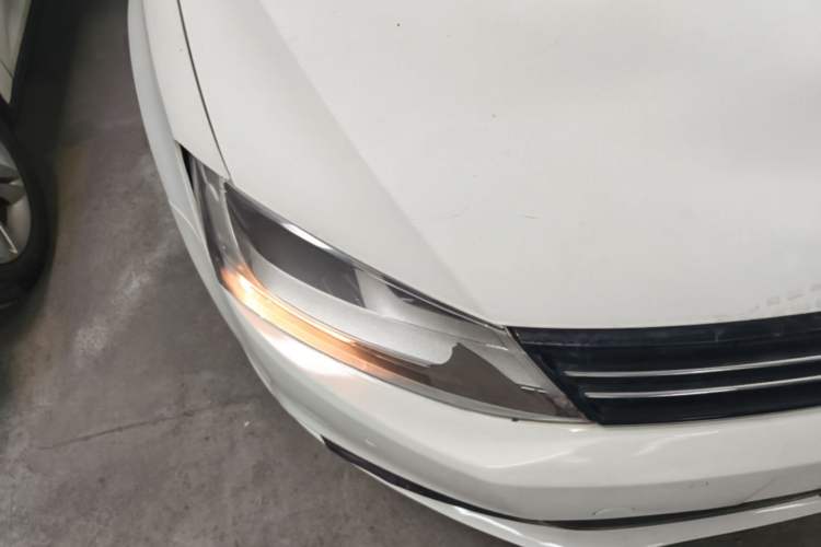 Used Volkswagen Sagitar 2012 1.8TSI Automatic Flagship Edition Right Front Headlight