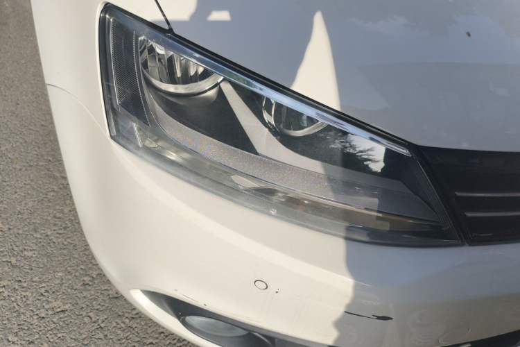 Used Volkswagen Sagitar 2012 1.4TSI Automatic Luxury Edition Right Front Headlight