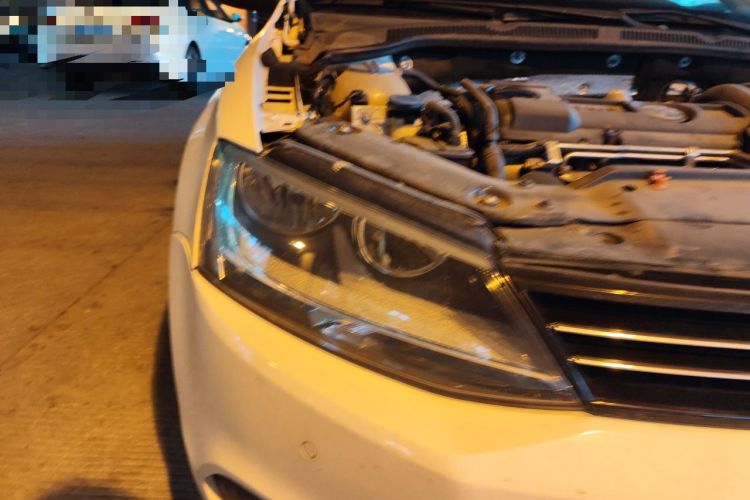 Used Volkswagen Sagitar 2012 1.4TSI Automatic Luxury Edition Right Front Headlight