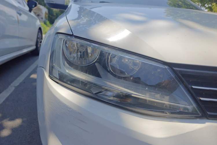 Used Volkswagen Sagitar 2012 1.4TSI Automatic Fashion Edition Right Front Headlight