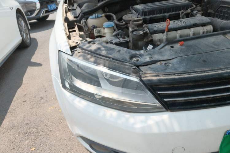 Used Volkswagen Sagitar 2012 1.6L Automatic Comfort Edition Right Front Headlight