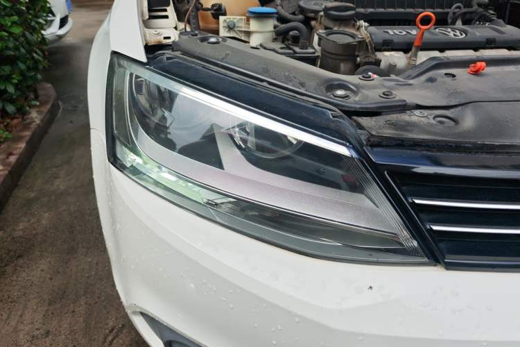 Used Volkswagen Sagitar 2012 1.6L Automatic Comfort Edition Right Front Headlight