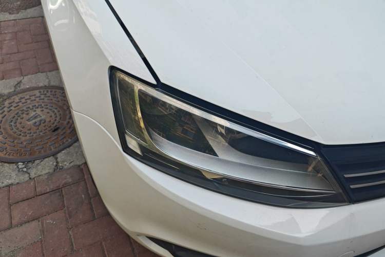 Used Volkswagen Sagitar 2012 1.6L Automatic Comfort Edition Right Front Headlight