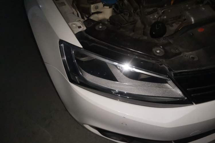 Used Volkswagen Sagitar 2012 1.4TSI Automatic Luxury Edition Right Front Headlight