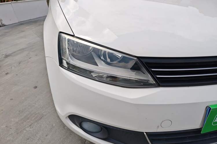 Used Volkswagen Sagitar 2012 1.6L Automatic Comfort Edition Right Front Headlight