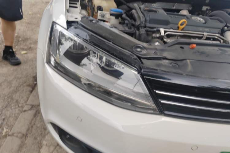 Used Volkswagen Sagitar 2012 1.4TSI Automatic Luxury Edition Right Front Headlight