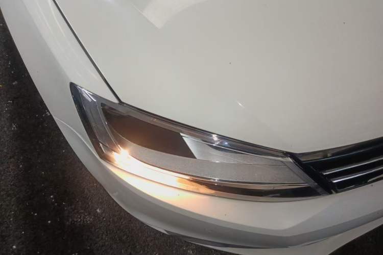 Used Volkswagen Sagitar 2012 1.4TSI Automatic Luxury Edition Right Front Headlight