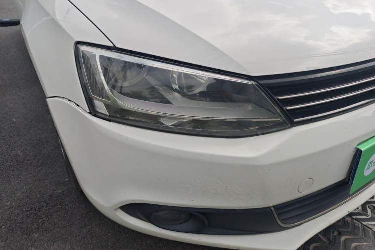 Used Volkswagen Sagitar 2012 1.6L Manual Comfort Model Right Front Headlight