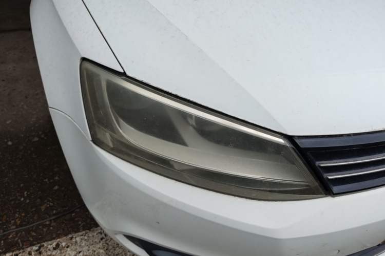 Used Volkswagen Sagitar 2012 1.6L Manual Comfort Model Right Front Headlight
