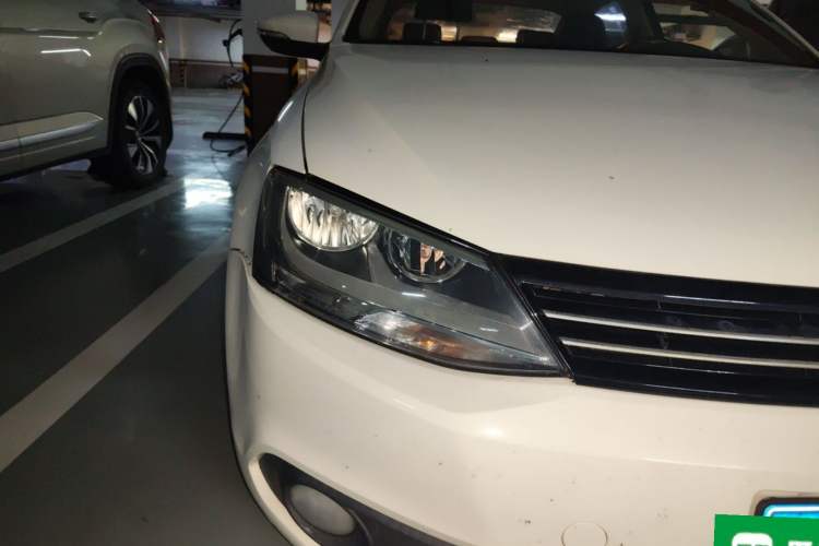 Used Volkswagen Sagitar 2012 1.6L Automatic Comfort Edition Right Front Headlight