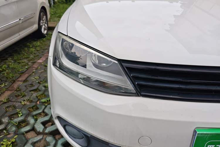 Used Volkswagen Sagitar 2012 1.6L Automatic Comfort Edition Right Front Headlight