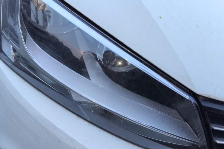 Used Volkswagen Sagitar 2012 1.4TSI Automatic Luxury Edition Right Front Headlight