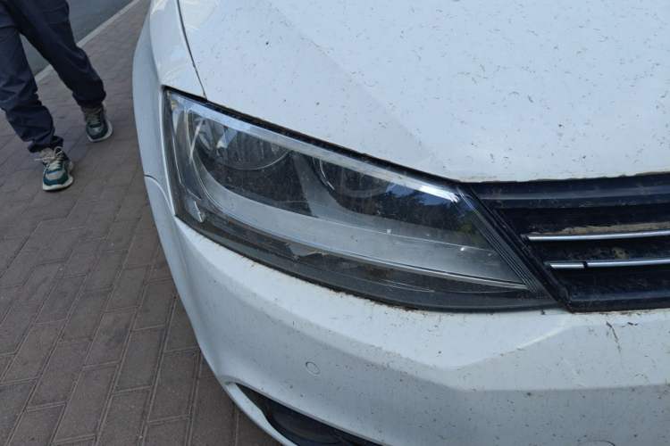 Used Volkswagen Sagitar 2012 1.4TSI Manual Luxury Model Right Front Headlight