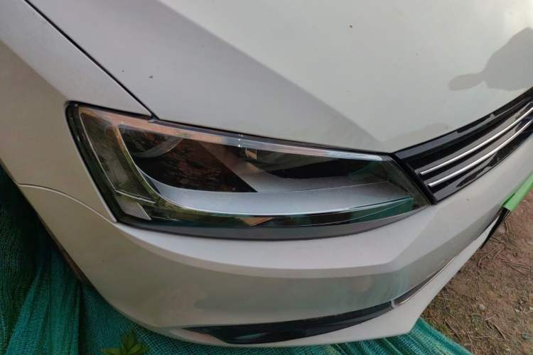 Used Volkswagen Sagitar 2012 1.6L Manual Comfort Model Right Front Headlight