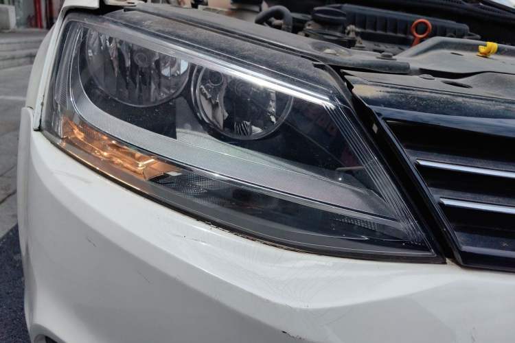 Used Volkswagen Sagitar 2012 1.6L Automatic Comfort Edition Right Front Headlight