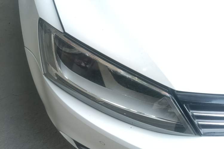 Used Volkswagen Sagitar 2012 1.4TSI Automatic Luxury Edition Right Front Headlight