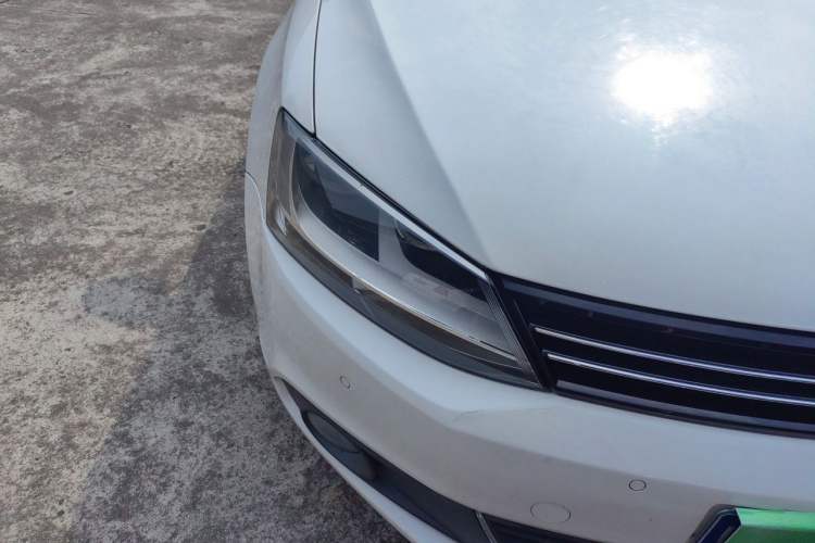 Used Volkswagen Sagitar 2012 1.8TSI Automatic Flagship Edition Right Front Headlight