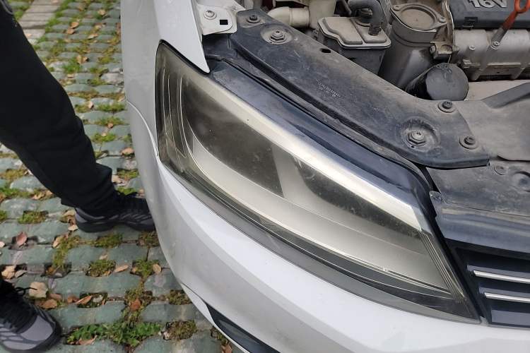 Used Volkswagen Sagitar 2012 1.6L Automatic Comfort Edition Right Front Headlight