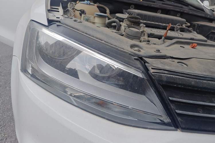 Used Volkswagen Sagitar 2012 1.6L Automatic Comfort Edition Right Front Headlight