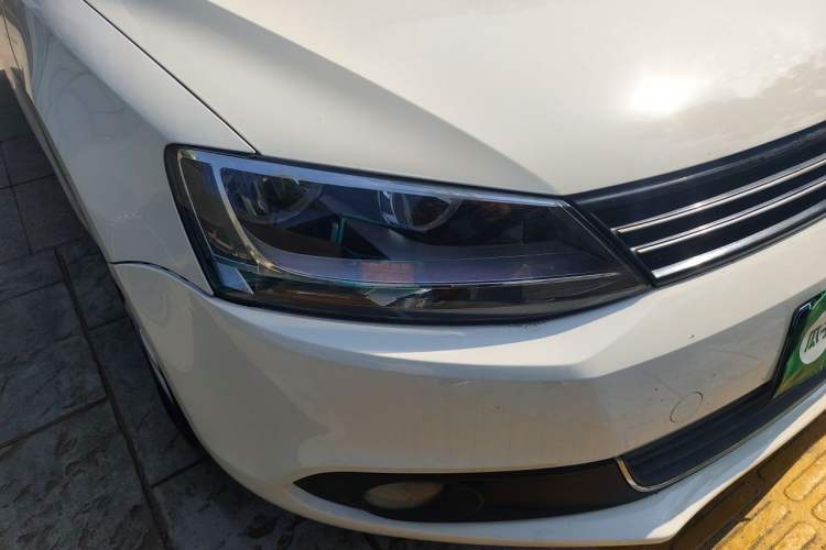 Used Volkswagen Sagitar 2012 1.6L Automatic Comfort Edition Right Front Headlight