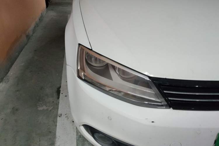 Used Volkswagen Sagitar 2012 1.4TSI Automatic Luxury Edition Right Front Headlight