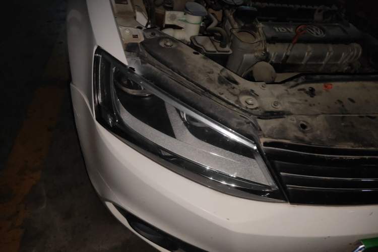 Used Volkswagen Sagitar 2012 1.6L Automatic Comfort Edition Right Front Headlight