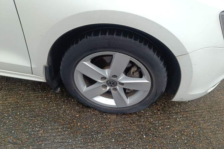 Used Volkswagen Sagitar 2012 1.4TSI Automatic Luxury Edition Right Front Wheel Hub