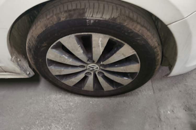 Used Volkswagen Sagitar 2012 1.8TSI Automatic Flagship Edition Right Front Wheel Hub