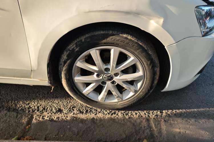 Used Volkswagen Sagitar 2012 1.4TSI Automatic Luxury Edition Right Front Wheel Hub
