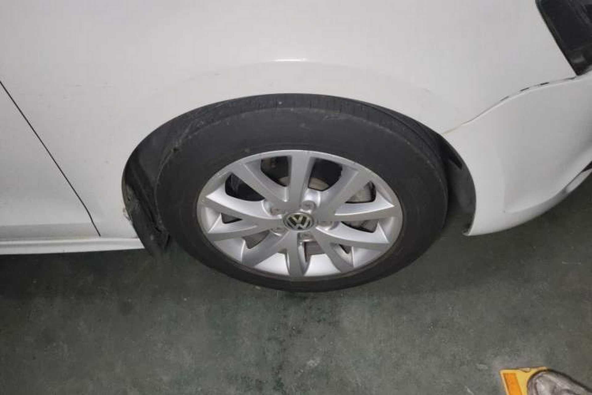 Used Volkswagen Sagitar 2012 1.4TSI Manual Luxury Model Right Front Wheel Hub