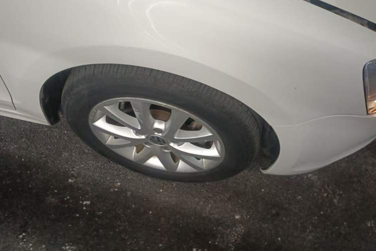 Used Volkswagen Sagitar 2012 1.4TSI Automatic Luxury Edition Right Front Wheel Hub