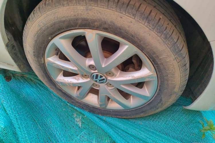 Used Volkswagen Sagitar 2012 1.6L Manual Comfort Model Right Front Wheel Hub