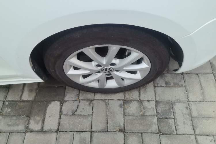 Used Volkswagen Sagitar 2012 1.4TSI Automatic Luxury Edition Right Front Wheel Hub