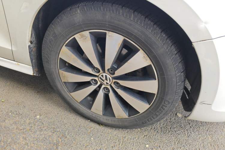 Used Volkswagen Sagitar 2012 1.8TSI Automatic Flagship Edition Right Front Wheel Hub