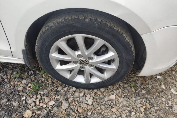 Used Volkswagen Sagitar 2012 1.4TSI Automatic Luxury Edition Right Front Wheel Hub